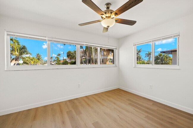 Building Photo - Completely Refurbished 3 Bedroom 2 bath with Florida Room Large backyard