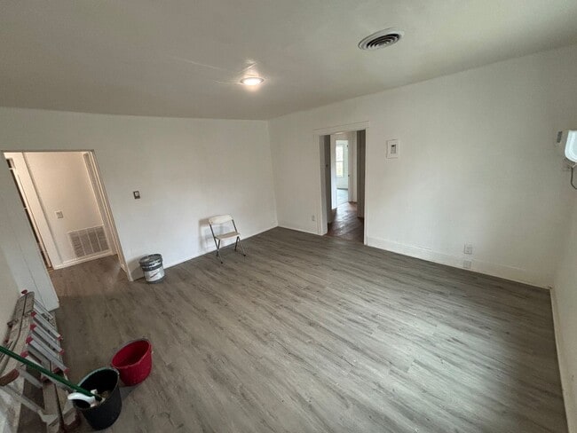 Building Photo - 4 BEDROOM 2 BATH HOUSE FRESHLY UPDATED MINI SPLITS FOR HEAT AND AIR. STORAGE BUILDING IN BACK NOT...