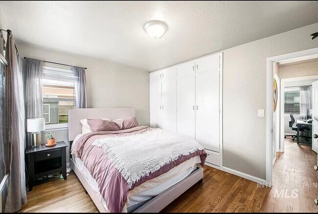 Building Photo - 2bd, 1b Cozy Home awaits in Boise Bench!