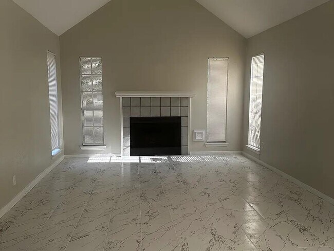 Building Photo - 16518 Salida De Sol Dr