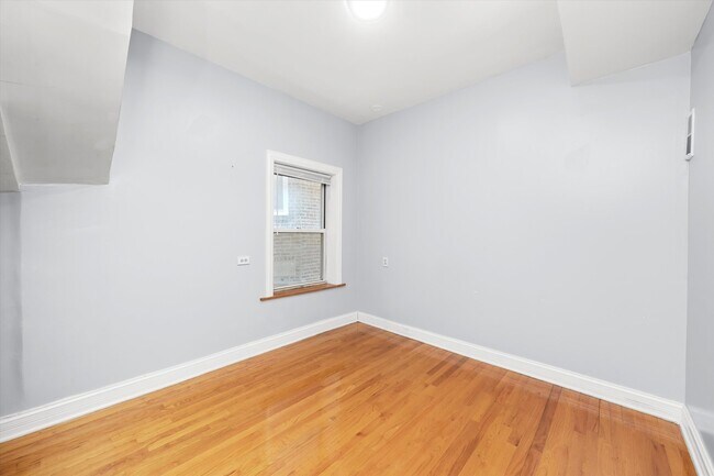 Building Photo - 2911 W Belden Ave