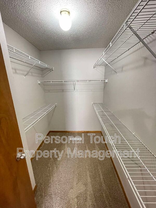 Building Photo - 2510 Amber Valley Ct S