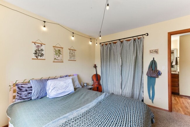 Building Photo - Classic 3 Bedroom 2 Bathroom in Fort Collins Ranch in an Incredible Location!