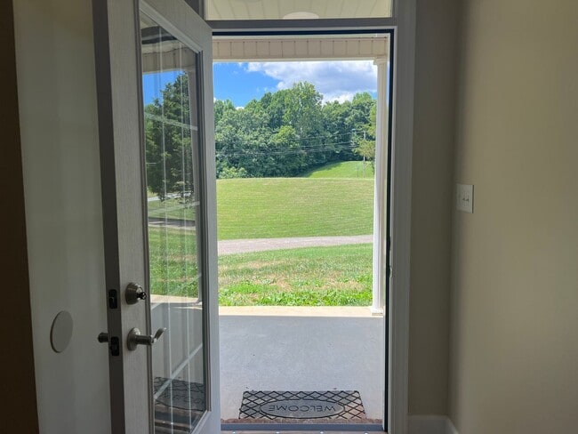 Building Photo - Stunning One Level Home located in central Johnson City!  