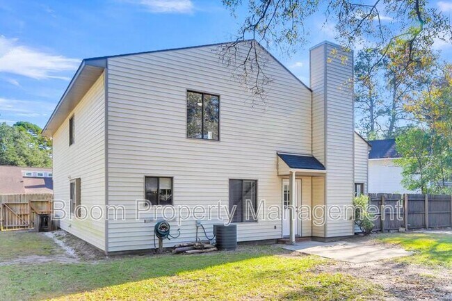 Building Photo - 111 Cottonwood Dr