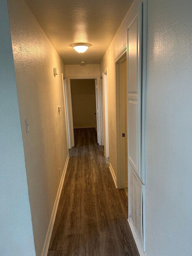 Building Photo - 2706 N Hickory St