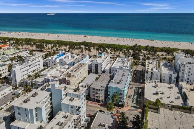 Building Photo - 713 Collins Ave