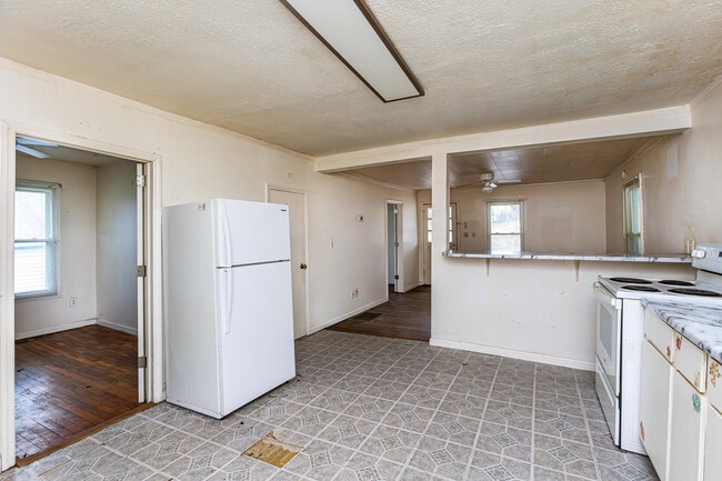 Building Photo - 212 Montgomery Ave