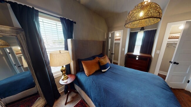 Building Photo - Cozy Fully Furnished Edgehill Apartment- A...