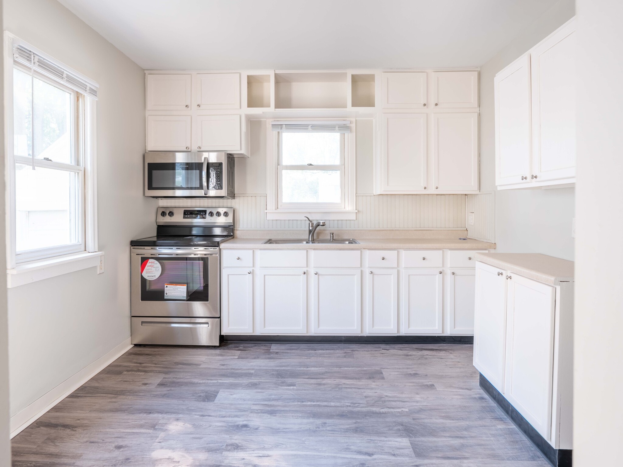 Building Photo - 1229 7th Ave SE