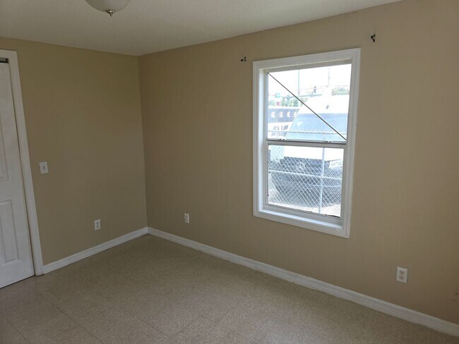 Building Photo - 1 Bed 1 Bath Near Downtown