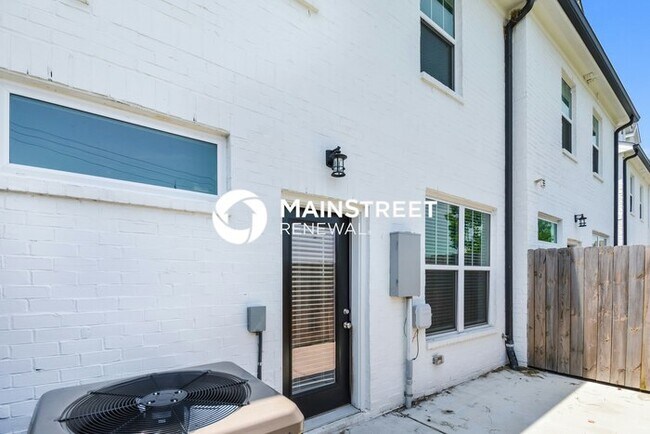 Building Photo - 3 Bedroom Pet-Friendly Home in Gallatin, TN with Main Street Renewal