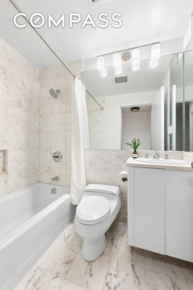 Building Photo - 106 Central Park S