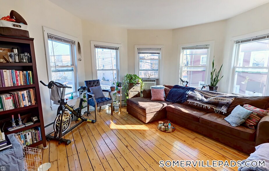 Building Photo - 3 Calvin St