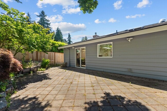 Building Photo - Beautiful 4 Bedroom Home in Richmond