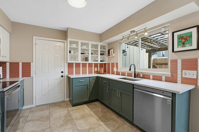 Building Photo - 905 Silver Quail Ln