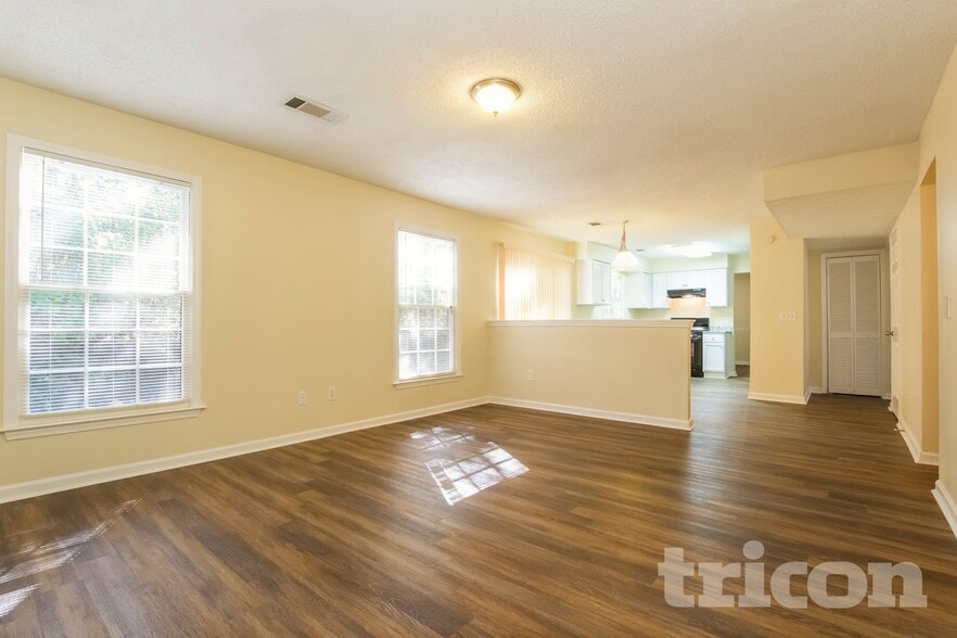 Building Photo - 4939 Clubgreen Summit