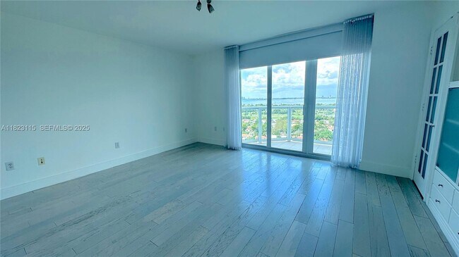 Building Photo - 5900 Collins Ave