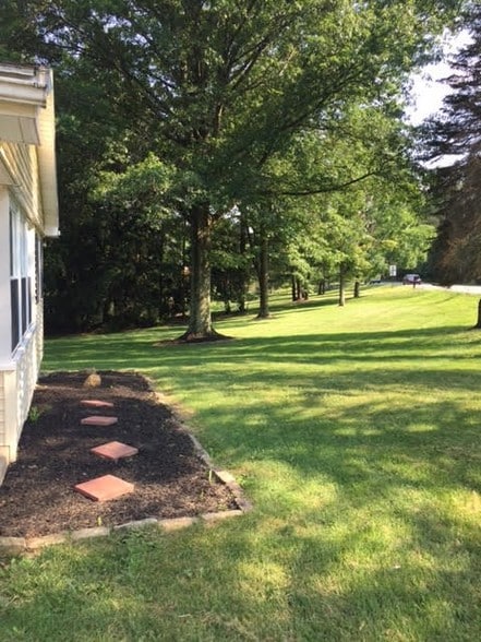 1 acre of property (we take care of grass) - 3350 Gibsonia Rd