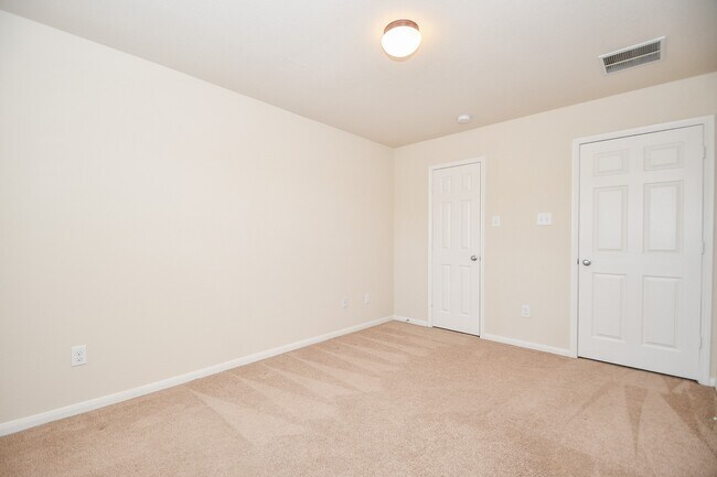 Building Photo - 2135 Waterford Park St