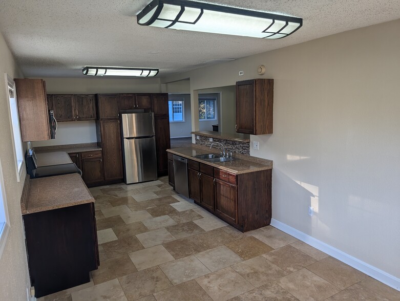 Building Photo - 645 Bottino Ln