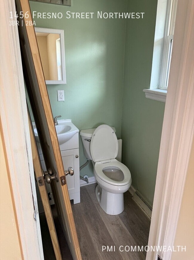 Building Photo - 1456 Fresno St NW