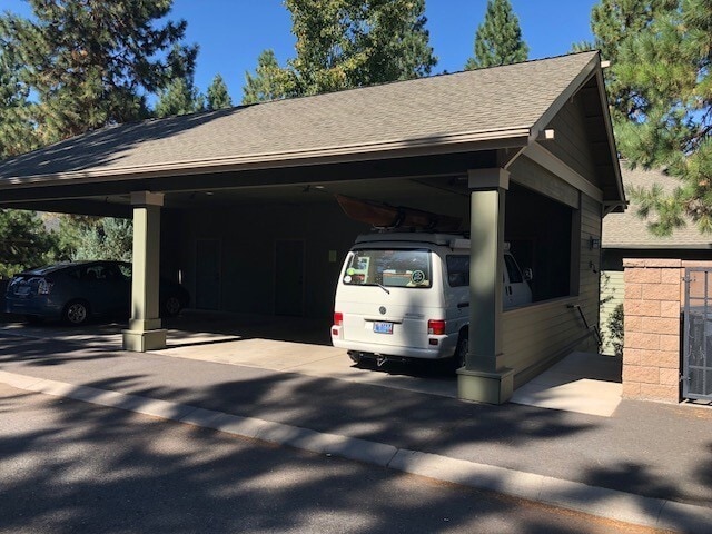 Building Photo - Fully Furnished Home