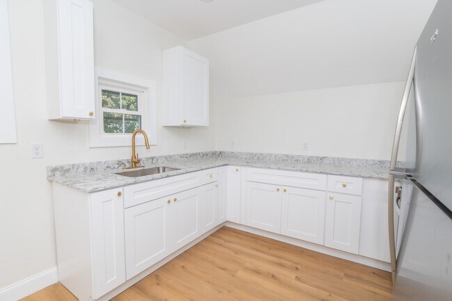 Building Photo - 84 Pembroke Ave