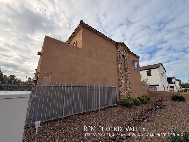 Building Photo - 897 E Roma Ave
