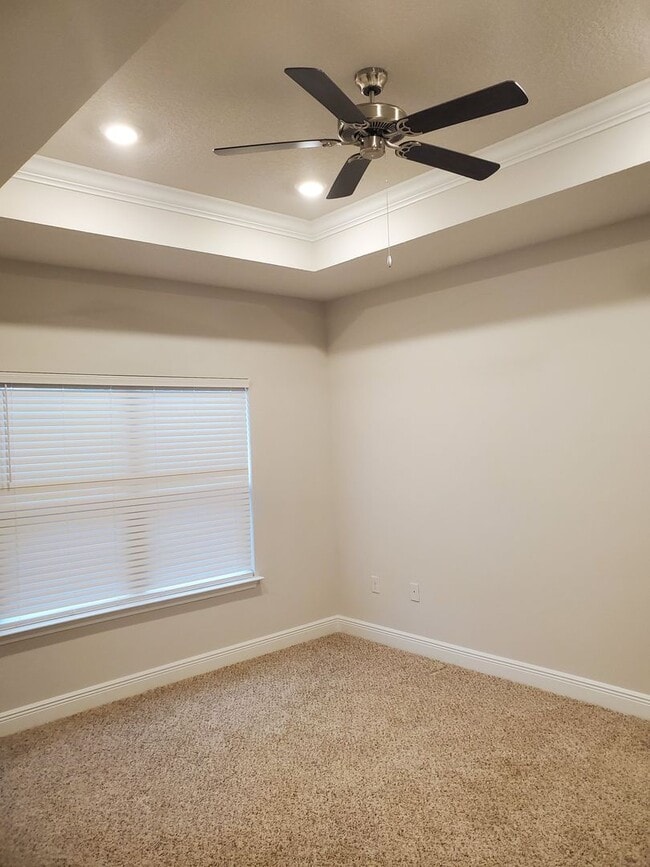 Building Photo - Modern 4Bed/2Ba Home w/Conveniently Accessible Location in PCB! *Garbage Service & Lawncare Inclu...