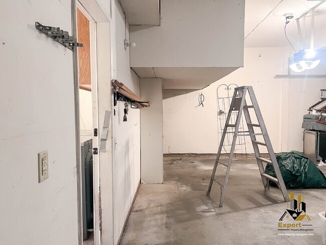 Building Photo - 8204 Eversley Ct