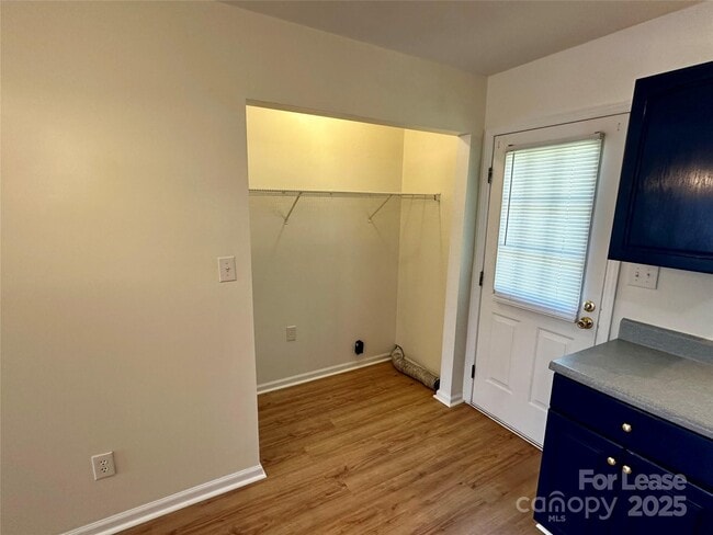 Building Photo - 5591 Wrenn Dr