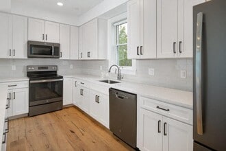 Building Photo - Magazine Street Apartments