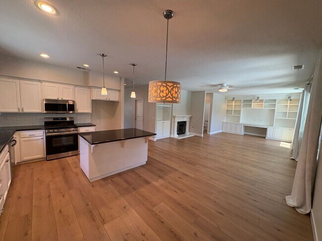 Building Photo - NW Two story home, located in Foxwood subd...