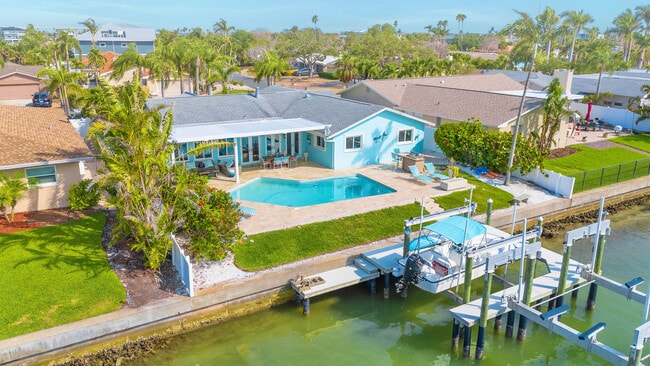 Building Photo - 2910 Alton Dr