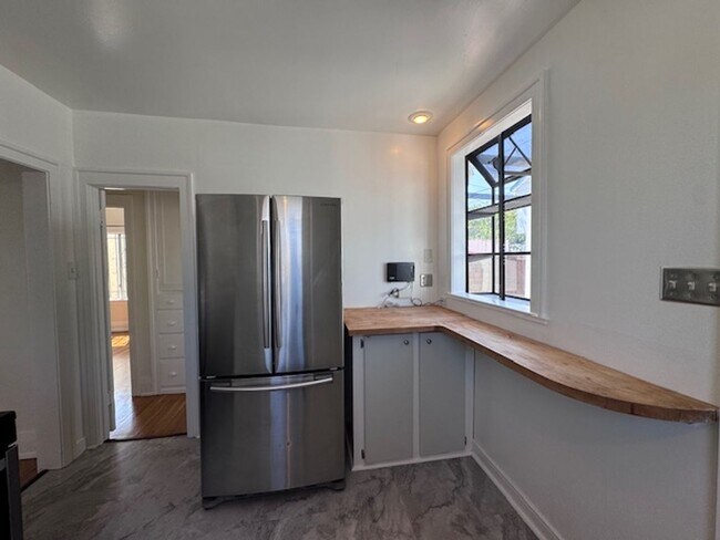 Building Photo - Charming Spanish-Style Home for Lease