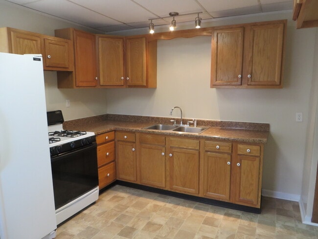 Building Photo - 5 Bedroom Home in the very core of Downtown (West Central, Downtown)