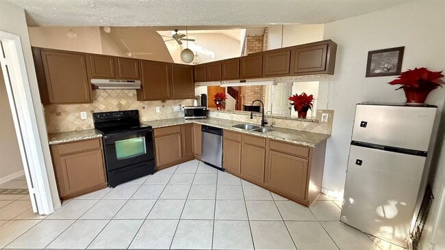 Building Photo - 13034 Birch Grove Dr