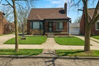 Building Photo - 3625 Chatsworth St