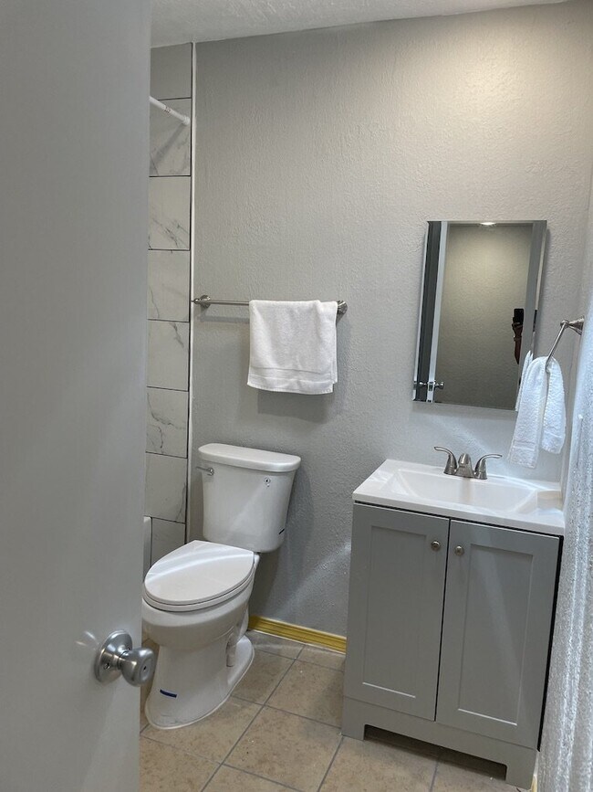 Building Photo - 10604 Fieldrock Ct