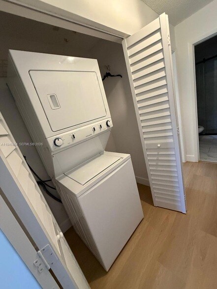 Building Photo - 1045 SW 122nd Ct