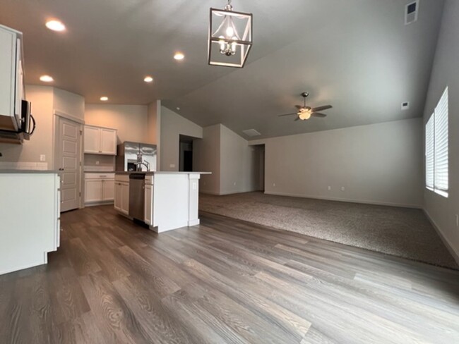Building Photo - Comfort and Luxury Single Family Home