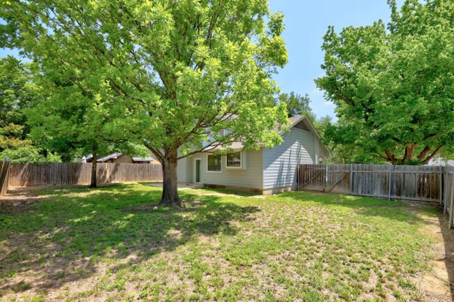 Building Photo - 2102 Bluebonnet Dr