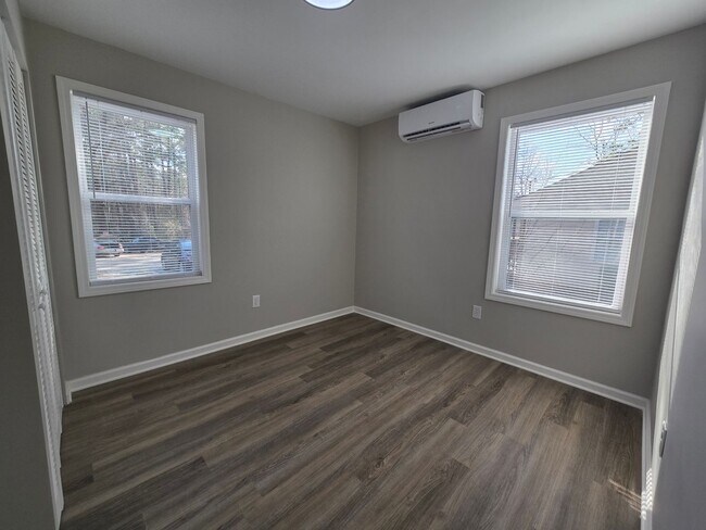 Building Photo - NEW LISTING!!!!!