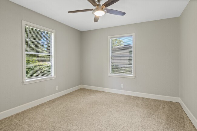 Building Photo - 406 Bardash St