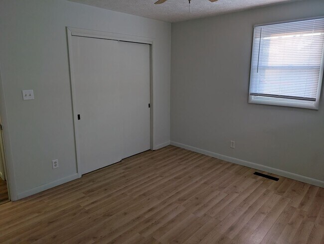 Building Photo - 57-63 John