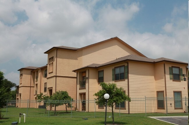 Tropical Gardens Apartments - Tropical Gardens at Boca Chica