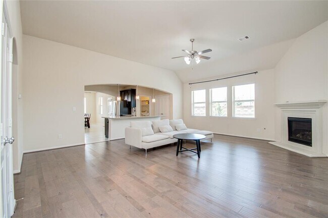 Building Photo - 24019 Via Viale Dr