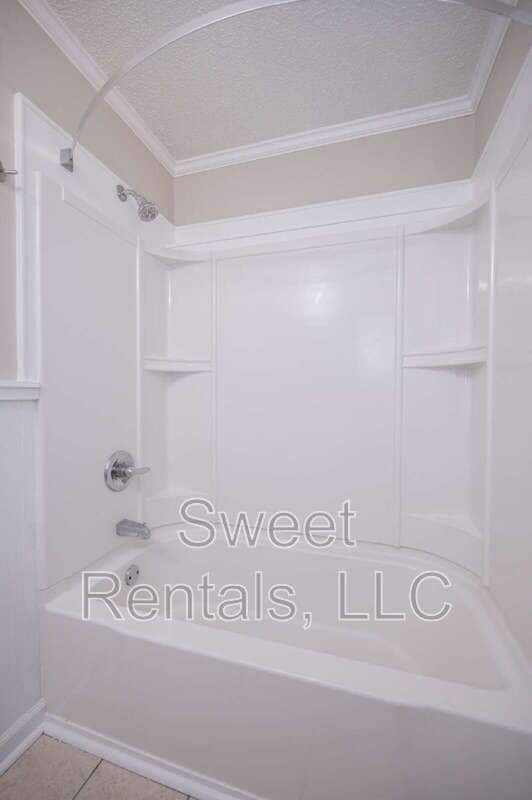 Building Photo - 415 Parkdale Dr