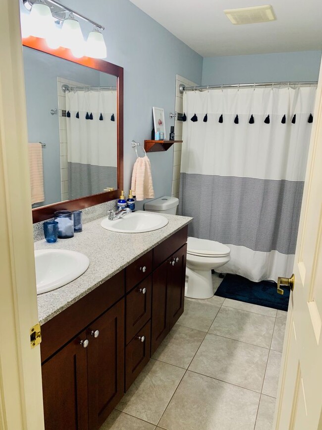 Building Photo - 4-Bedroom Single-Family Home on Quiet Cul-de-Sac